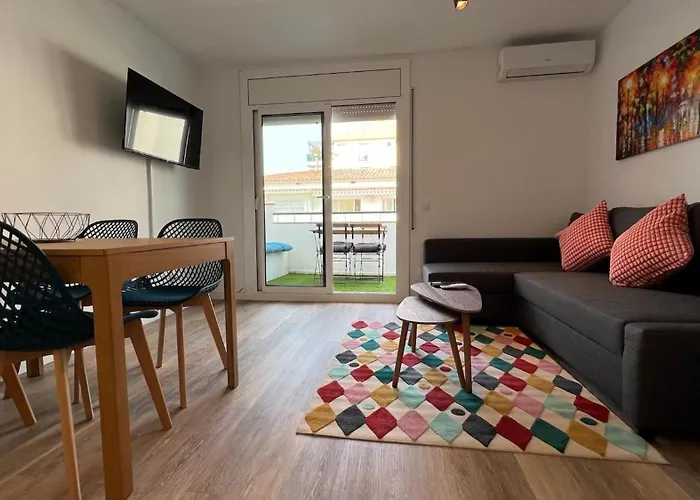 Precioso Apartamento En Roses Con Parking Cerca De Playa